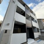 尼崎市杭瀬北新町　（木造3階建共同住宅9戸）　R71.15竣工